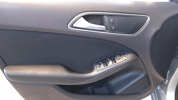 Mercedes-Benz B250 e 8 of 29