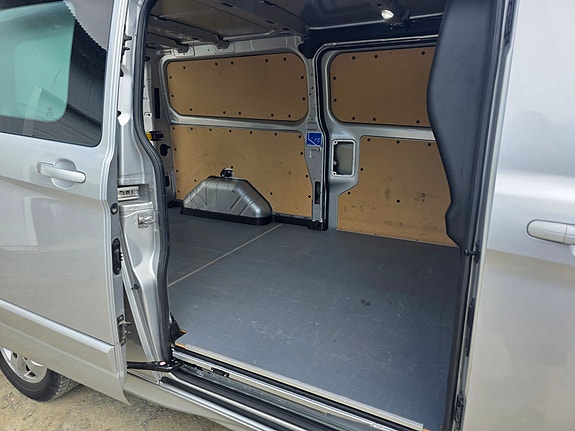 Ford Transit Custom 290L 16 of 19