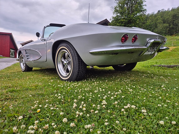 Chevrolet Corvette 16 of 25