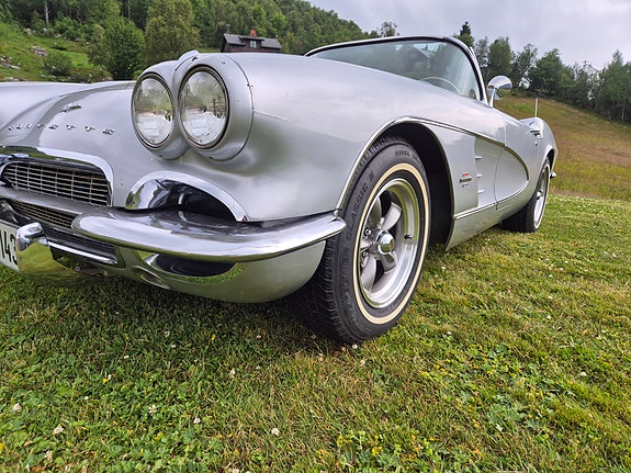 Chevrolet Corvette 2 of 25
