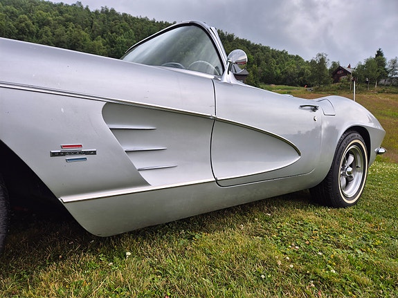 Chevrolet Corvette 6 of 25