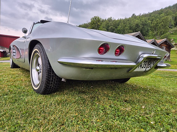 Chevrolet Corvette 4 of 25
