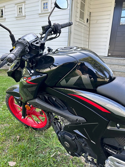 Suzuki GSX-S 125 4 of 5