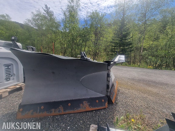 Andre 2024 Hilltip SnowStriker VMT-2900 V-plog - Hydraulisk vinkling - LED markeringslys 5 of 5