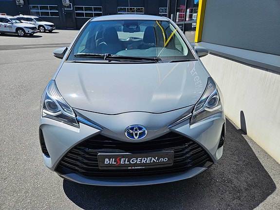 Toyota Yaris 2 of 5