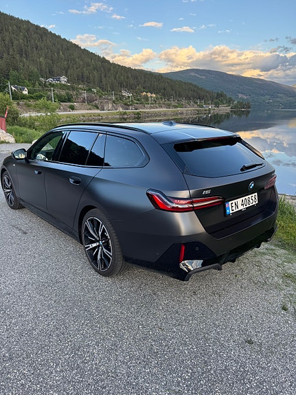 BMW i5 3 of 5
