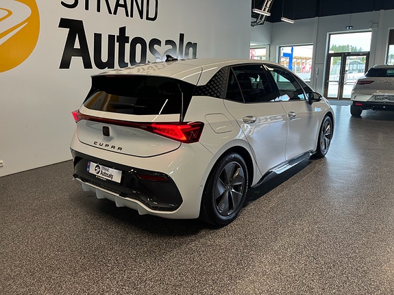 Cupra Born 4 of 5