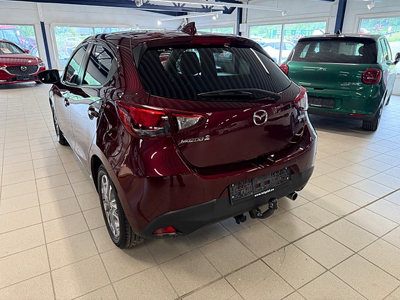 Mazda 2 4 of 5