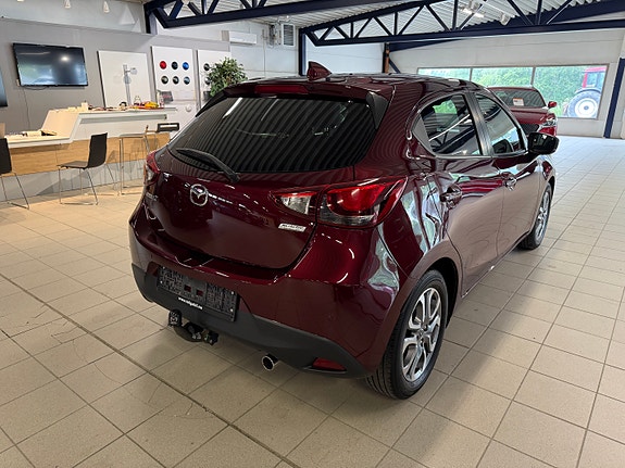 Mazda 2 3 of 5