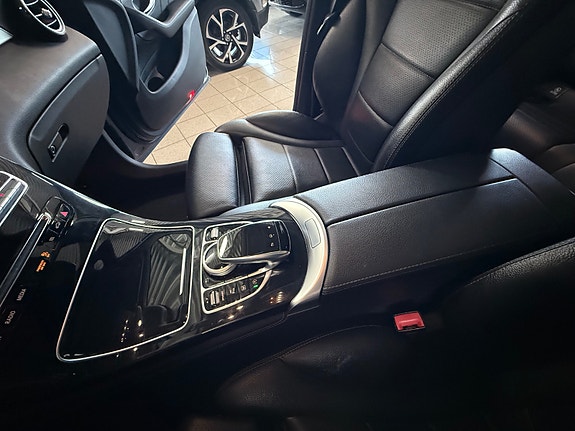 Mercedes-Benz GLC220 d 23 of 30