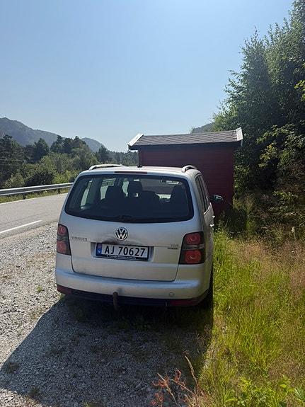 Volkswagen Touran 3 of 5