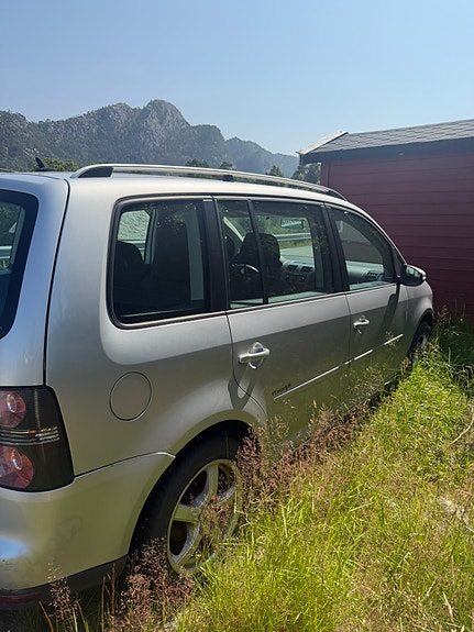 Volkswagen Touran 4 of 5