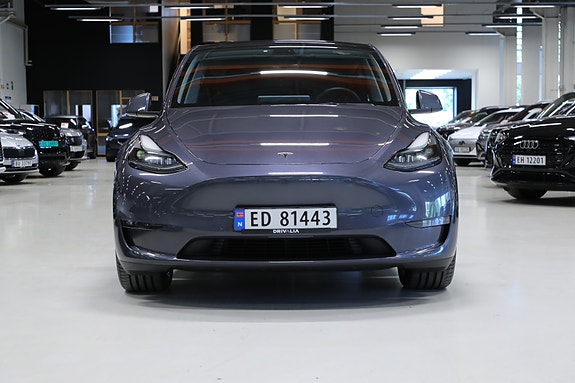 Tesla Model Y 3 of 5