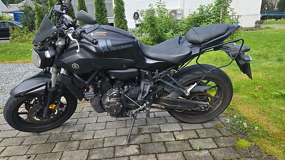 Yamaha MT-07 4 of 5