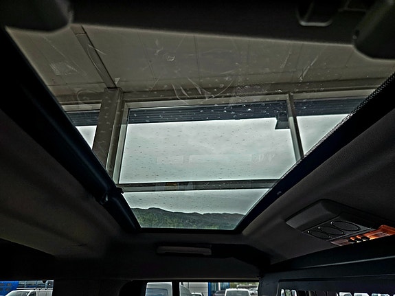 Land Rover Discovery 15 of 30