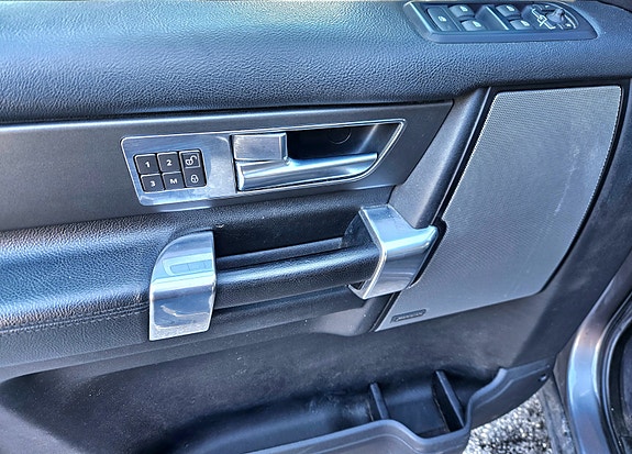 Land Rover Discovery 16 of 30