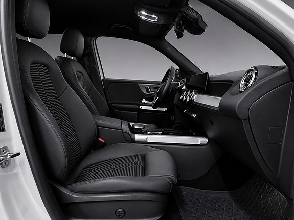 Mercedes-Benz EQB300 15 of 30