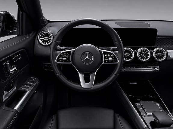 Mercedes-Benz EQB300 22 of 30