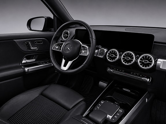Mercedes-Benz EQB300 16 of 30