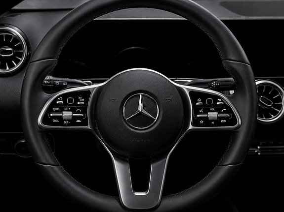 Mercedes-Benz EQB300 23 of 30