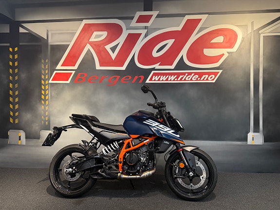 KTM 390 Duke 3 of 5