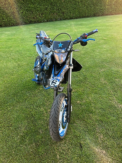 Yamaha WR 125 X 3 of 5