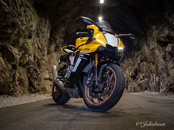 Yamaha YZF-R1 3 of 5