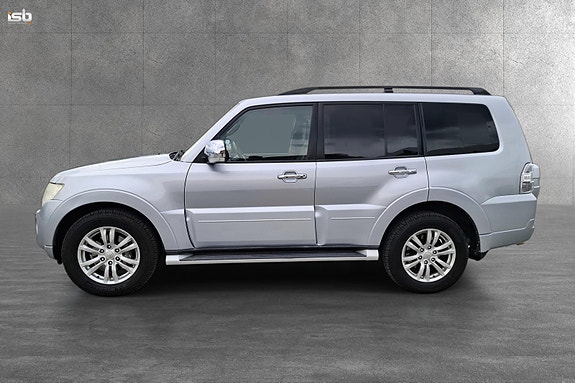 Mitsubishi Pajero 7 of 27
