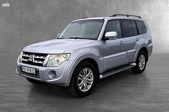 Mitsubishi Pajero 6 of 27