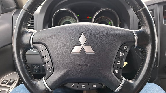 Mitsubishi Pajero 20 of 27