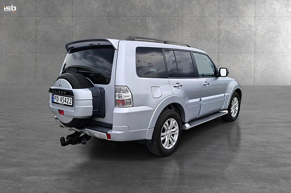 Mitsubishi Pajero 3 of 27