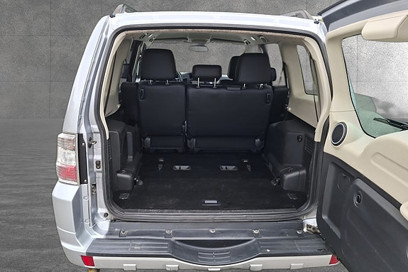 Mitsubishi Pajero 10 of 27