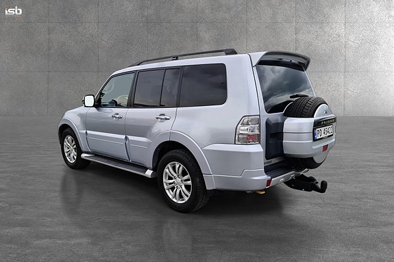 Mitsubishi Pajero 8 of 27
