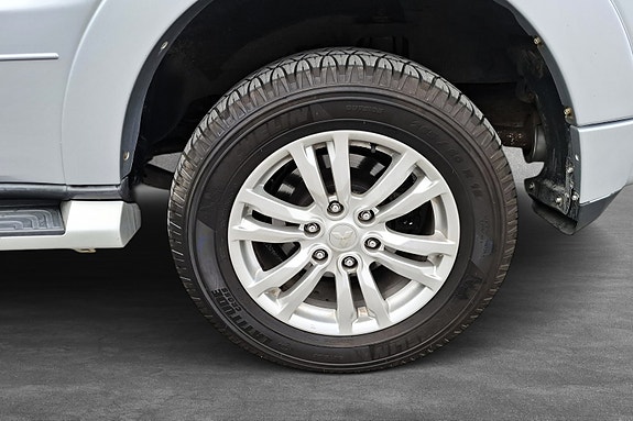 Mitsubishi Pajero 9 of 27