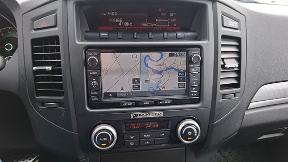 Mitsubishi Pajero 19 of 27