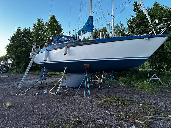 Maxi 95 – Velholdt og oppgradert turbåt – Klar for sesongen 28 of 30