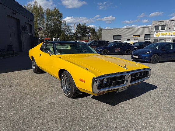 Dodge Charger 2 of 5