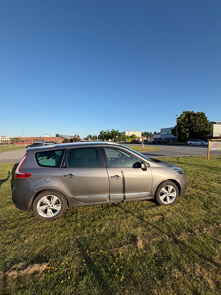 Renault Grand Scenic III 6 of 30