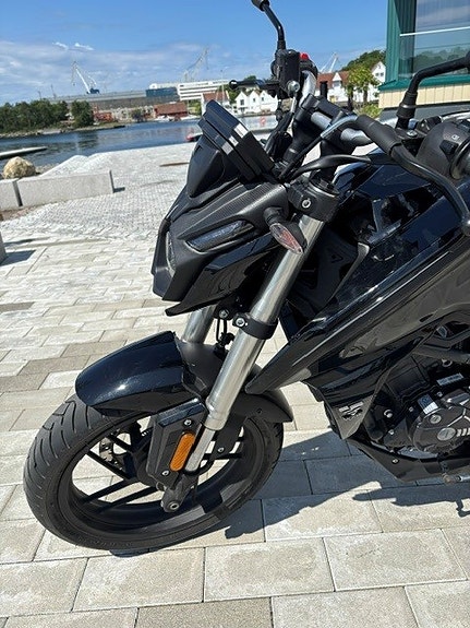 VOGE 125 R 3 of 5