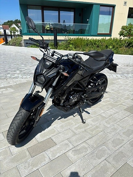 VOGE 125 R 2 of 5