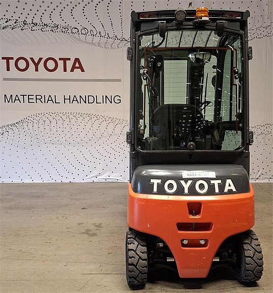 Toyota 8FBM20T 2 of 4