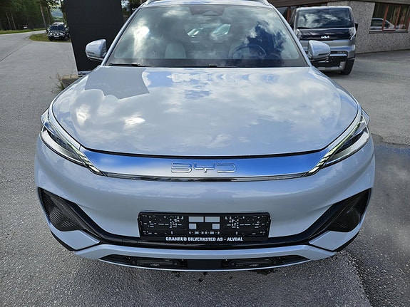 BYD Atto 3 2 of 5