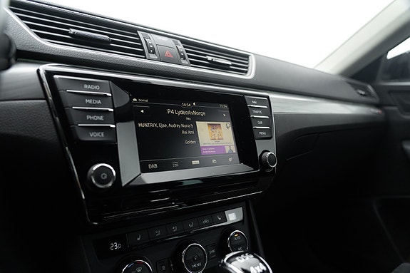 Skoda Superb 18 of 23