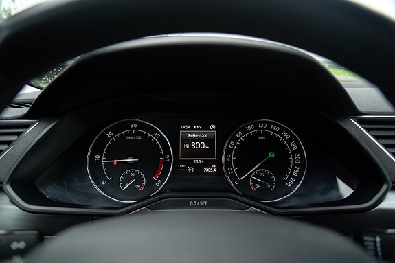 Skoda Superb 16 of 23