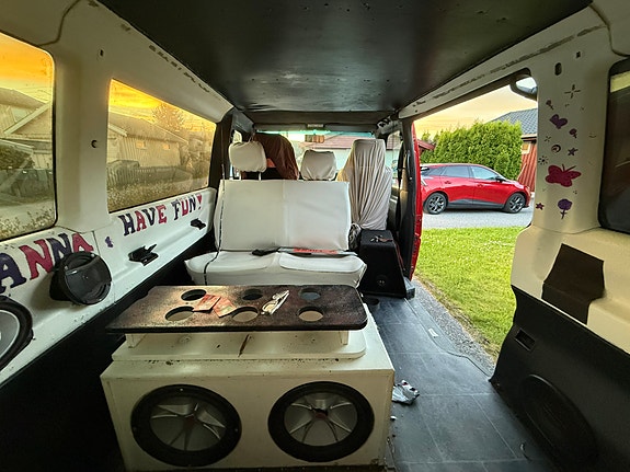 Volkswagen Caravelle 10 of 15