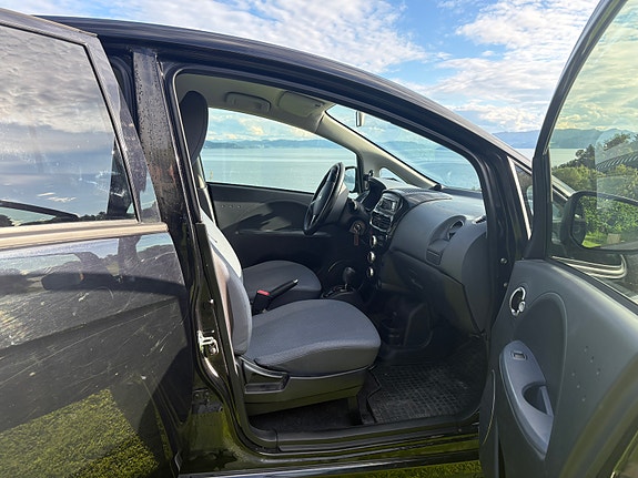 Peugeot iOn 7 of 14