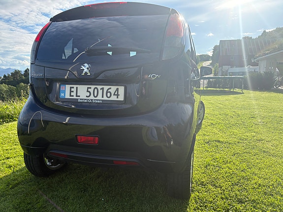 Peugeot iOn 4 of 5