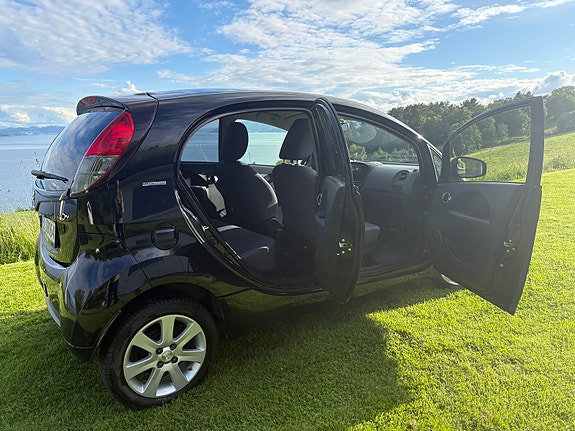 Peugeot iOn 6 of 14