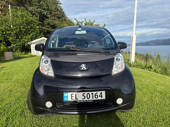 Peugeot iOn 2 of 5