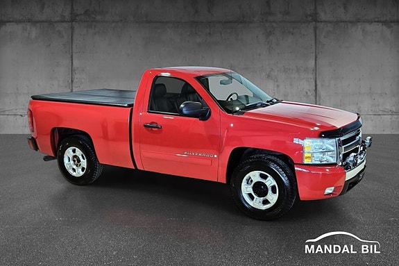 Chevrolet Silverado 2 of 5